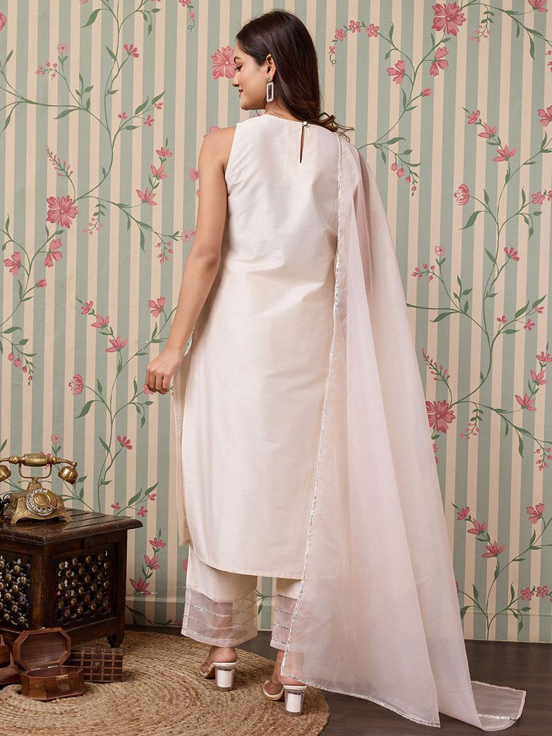 Ode by House of Pataudi Regular Kurta with Trousers - Distacart