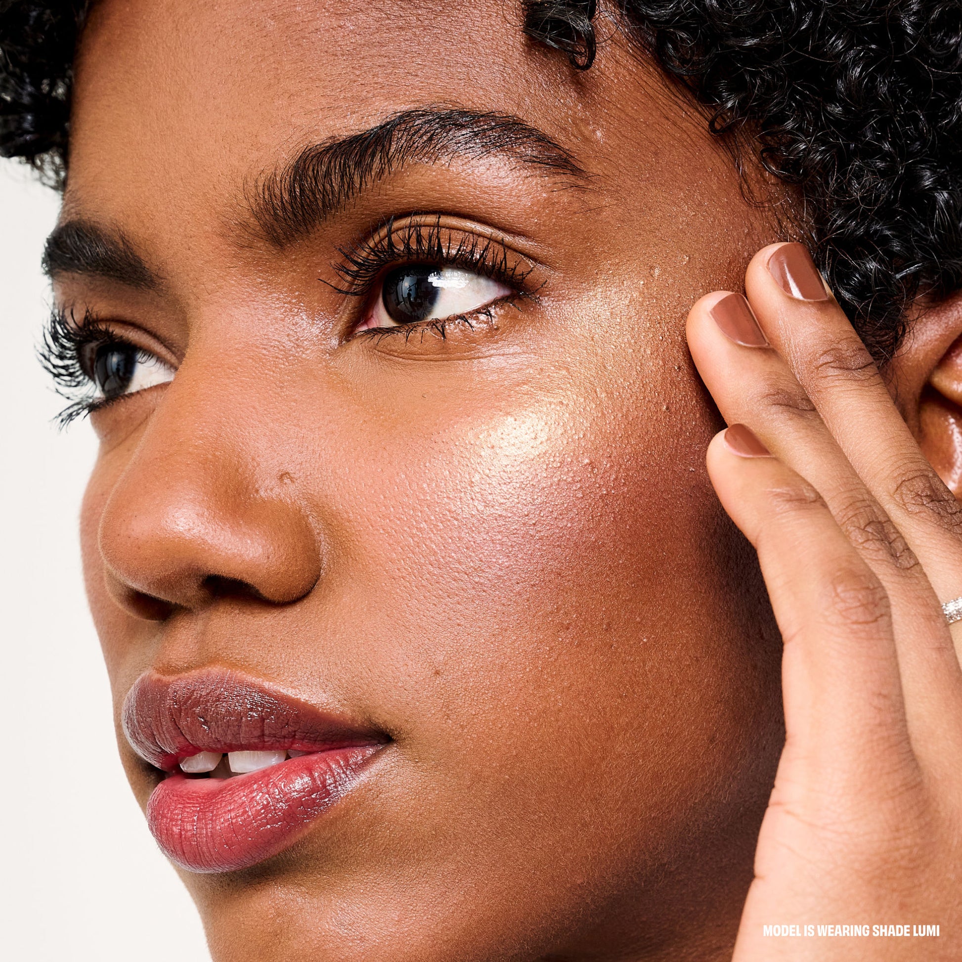 Benefit Cosmetics Glow-La-La Velvet Gleam Highlighter - Lumi - Distacart