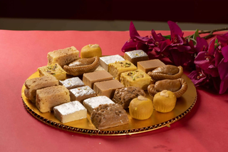 Pulla Reddy Assorted Sweets | Pure Ghee Assorted Sweets for Gifting | Pulla Reddy Assorted Ghee Indian Sweets - Distacart