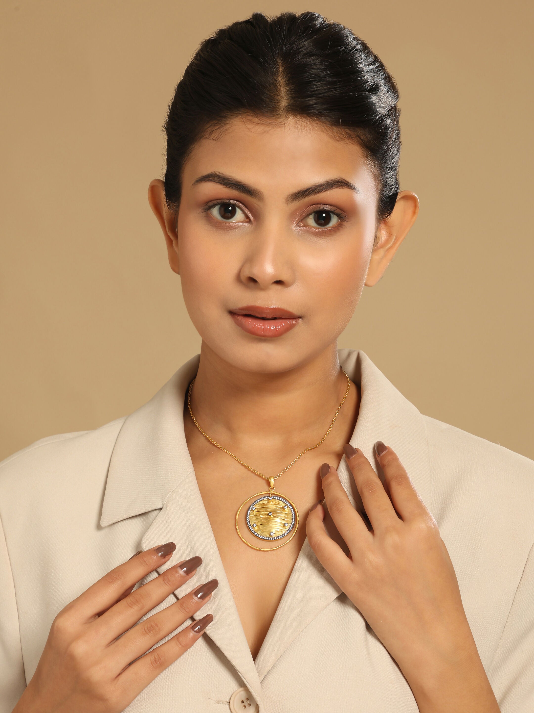 Nuyug 18K Gold-Plated Zircon Studded Minimal Chain Textured Surface Pendant Necklace