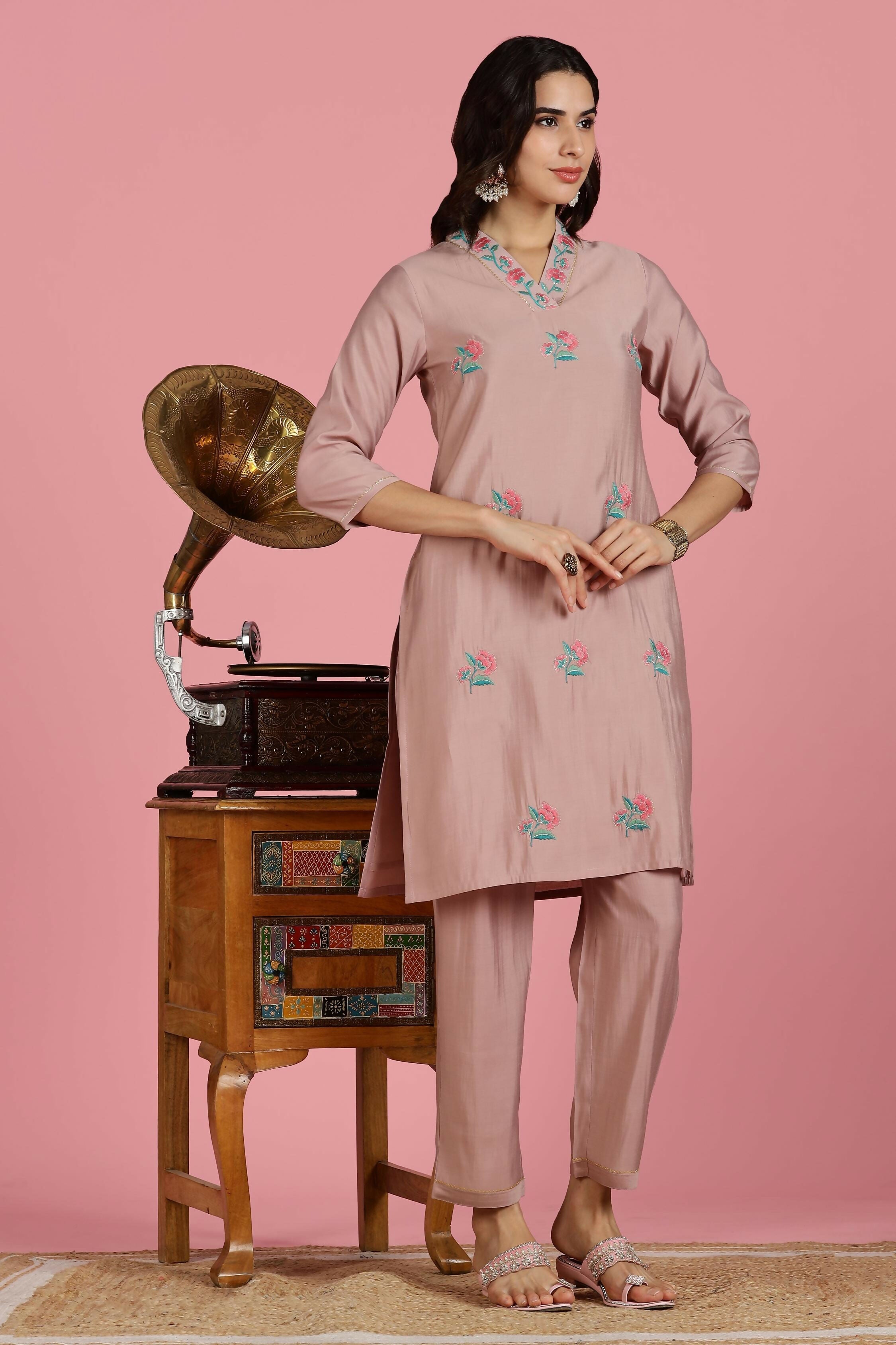 BulBul Women Mauve Embroidered Chanderi Kurta Set