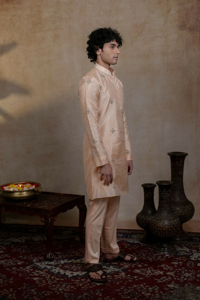 Semi Pattu Peach Ananta Kurta Set By Hilo Design