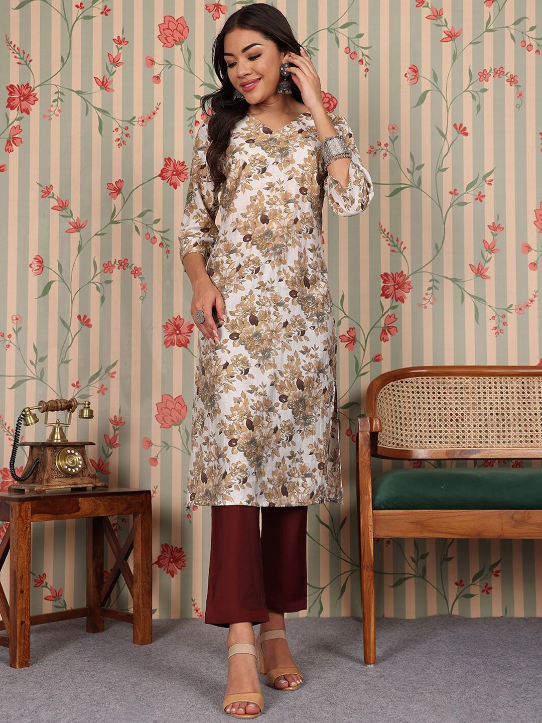 Ode by House of Pataudi Floral Printed Straight Chanderi Silk Kurta with Trousers - Distacart