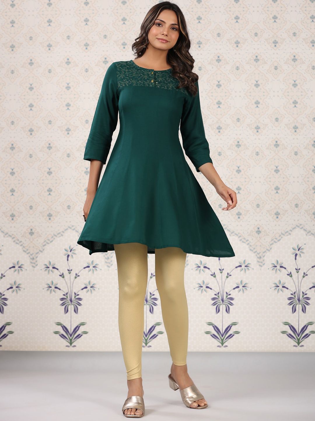 Ode by House of Pataudi Floral Yoke Design Thread Work Kurta - Distacart