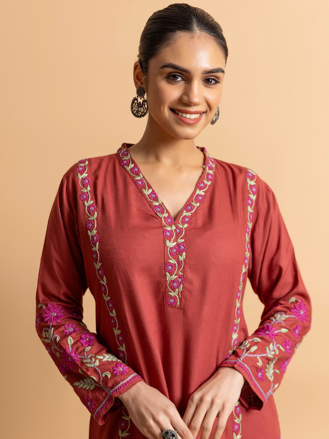 HOUSE OF KARI Floral Embroidered Regular Chikankari Kurta with Trousers - Distacart