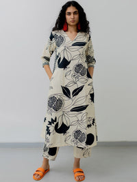 Thumbnail for Kalini Floral Printed V-Neck A-Line Kurta with Trouser - Distacart