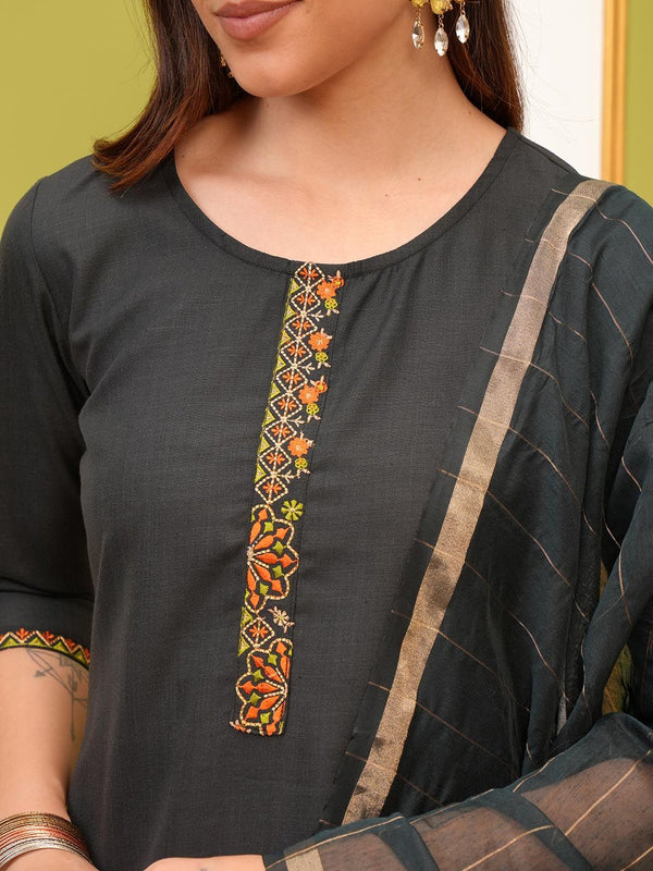 Vishudh Green Embroidered Thread Work Kurta with Palazzo & Dupatta