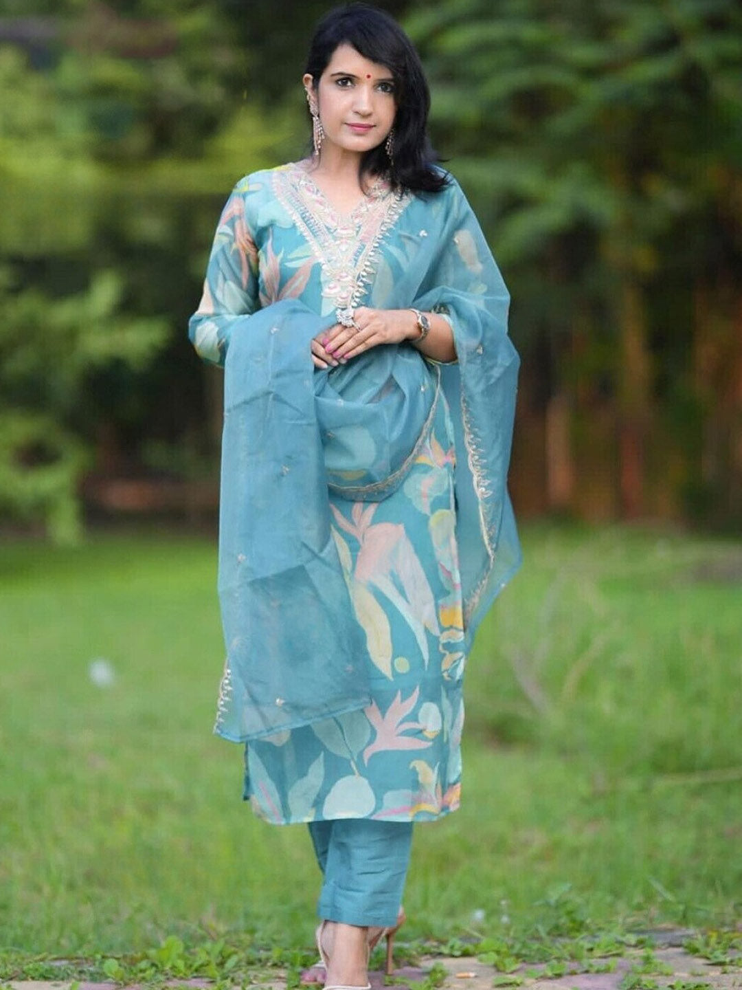 Kalini Floral Printed Thread Work Detail Straight Kurta & Trousers With Dupatta - Distacart