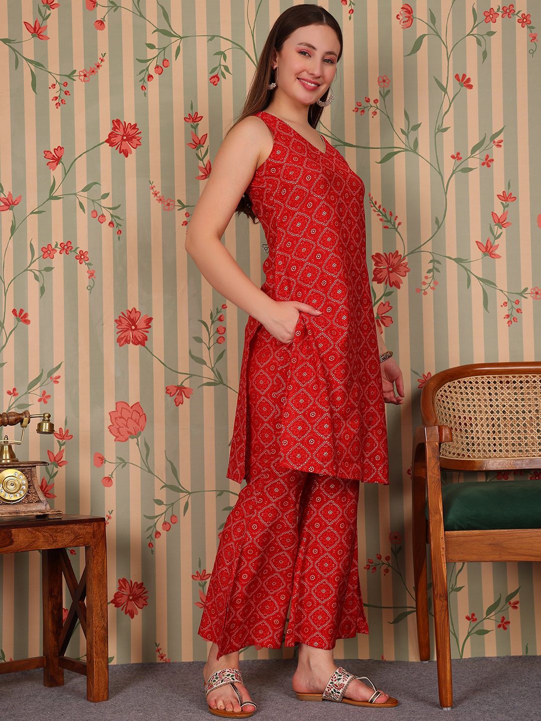 Ode by House of Pataudi Bandhani Printed V-Neck Gotta Patti Straight Kurta with Trousers - Distacart