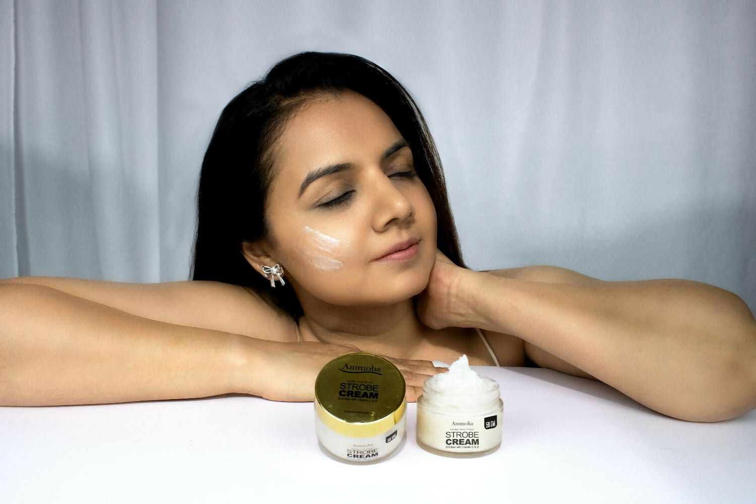 Ammoha Cosmetics Opulent Glow Illuminating Strobe Cream with Vitamin C - Distacart