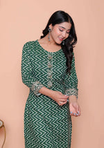 Thumbnail for Miravan Womens Green Zigzag Print Embroidery Rayon Straight Kurta - Distacart