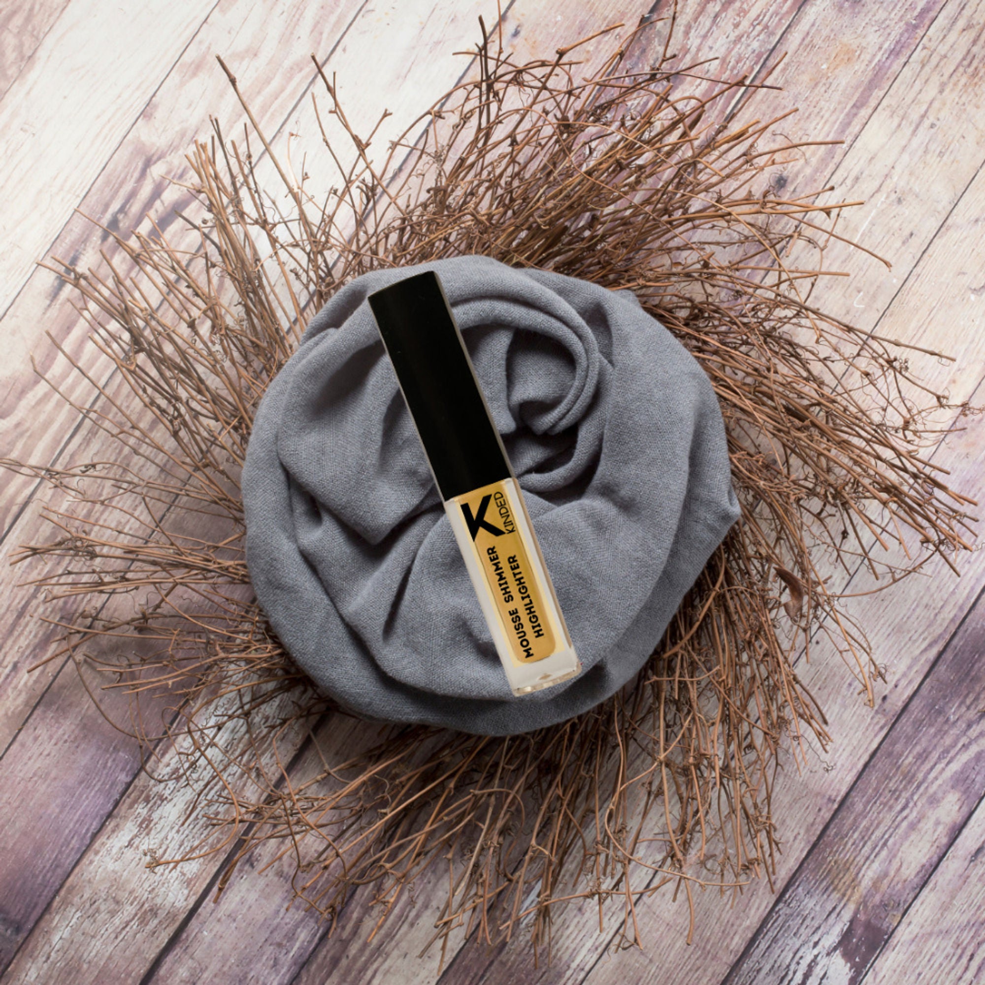 kinded mousse shimmer highlighter golden glaze