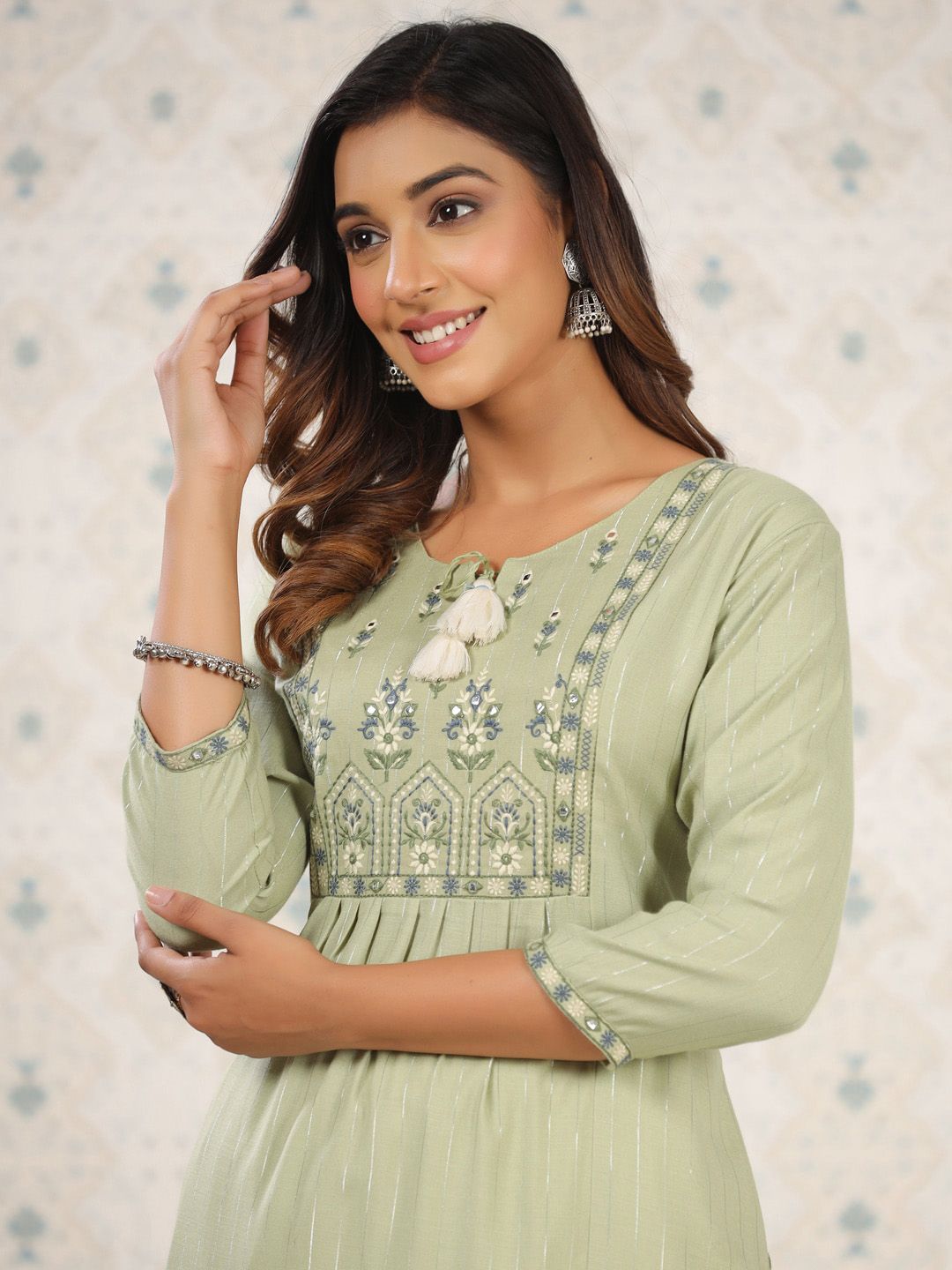 Ode by House of Pataudi Floral Embroidered Straight Kurta with Trousers - Distacart