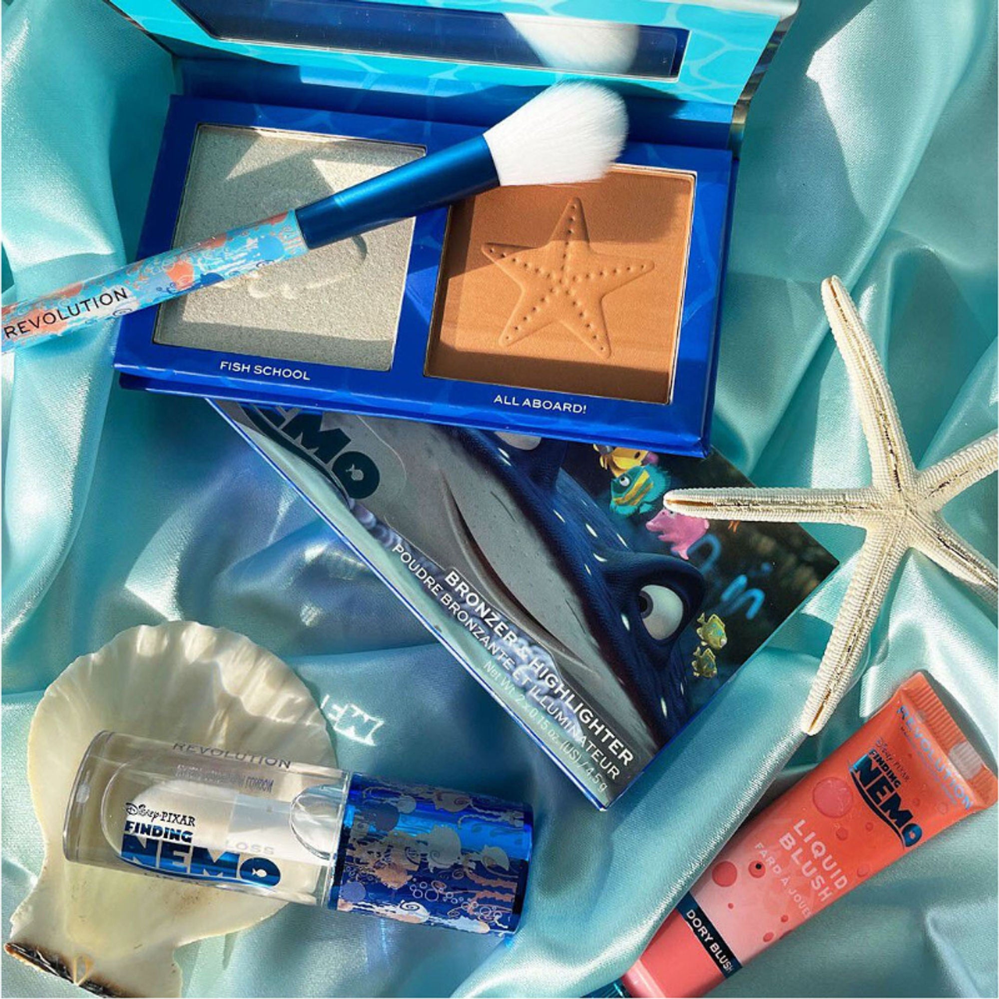 Makeup Revolution Disney Pixar's Finding Nemo X Revolution Bronzer & Highlighter Palette - Wake Up - Distacart