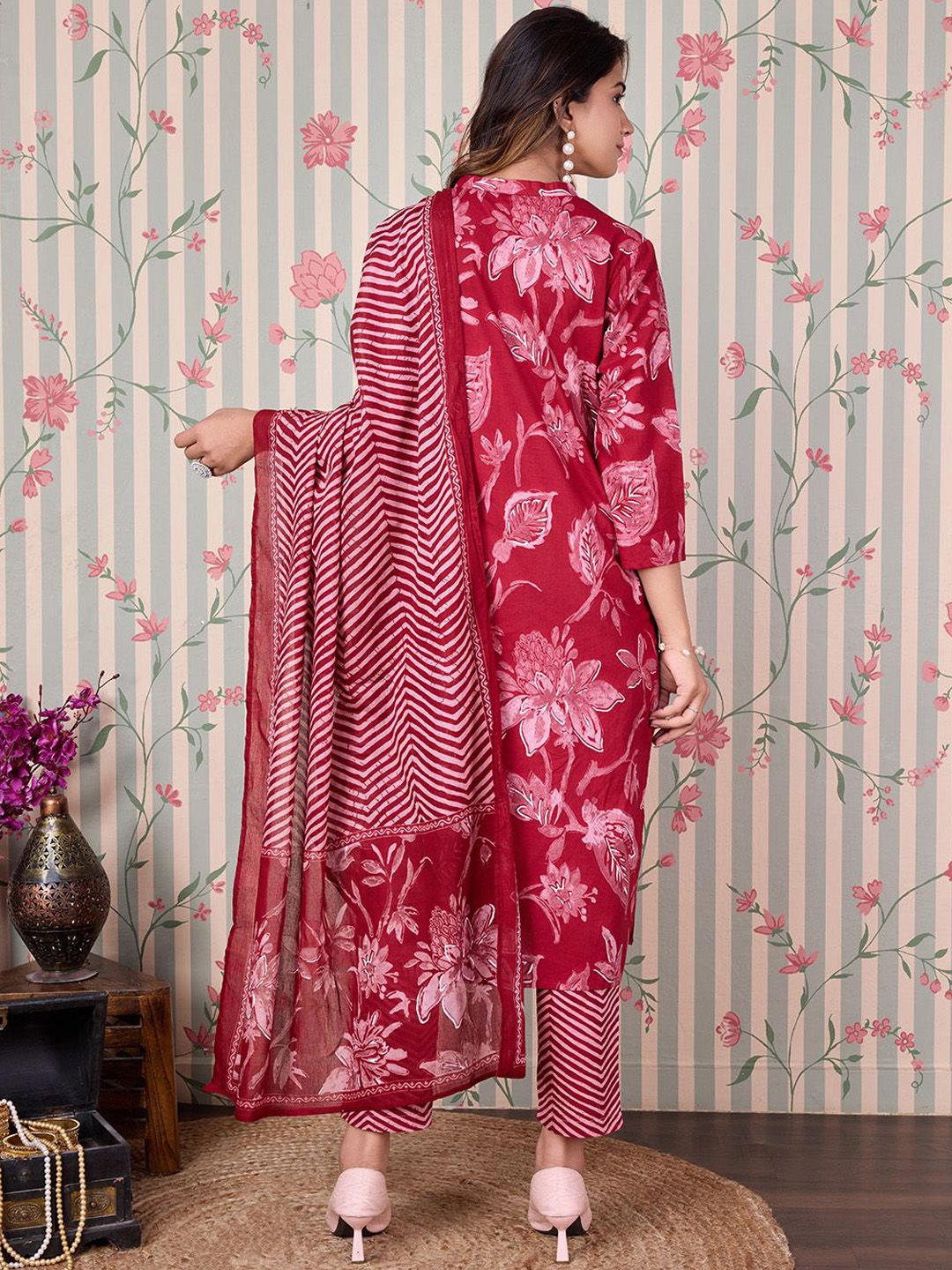 Ode by House of Pataudi Floral Printed Regular Pure Cotton Kurta with Trousers & Dupatta - Distacart