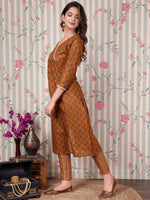 Thumbnail for Ode by House of Pataudi Floral Printed Angrakha Pure Cotton Kurta with Trousers - Distacart