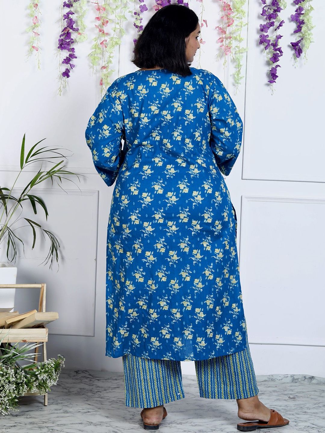 Swasti Women Floral Printed Regular Sequinned Pure Cotton Kurta with Trousers & With Dupatta