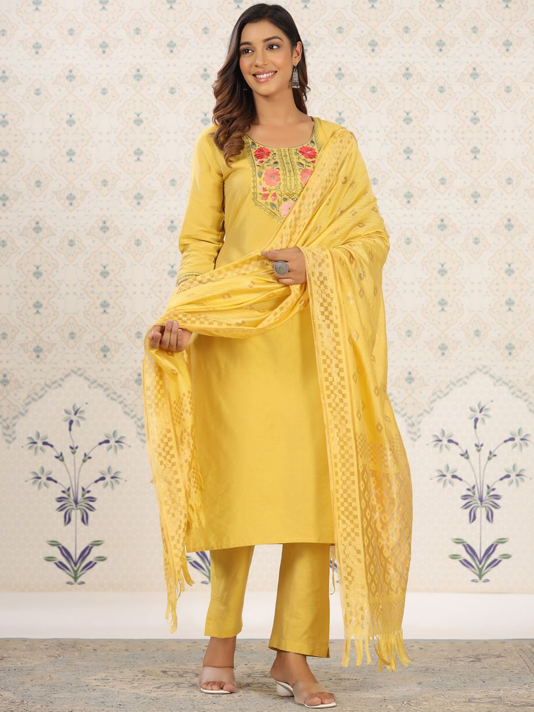 Ode by House of Pataudi Embroidered Regular Thread Work Kurta With Trousers & Dupatta - Distacart