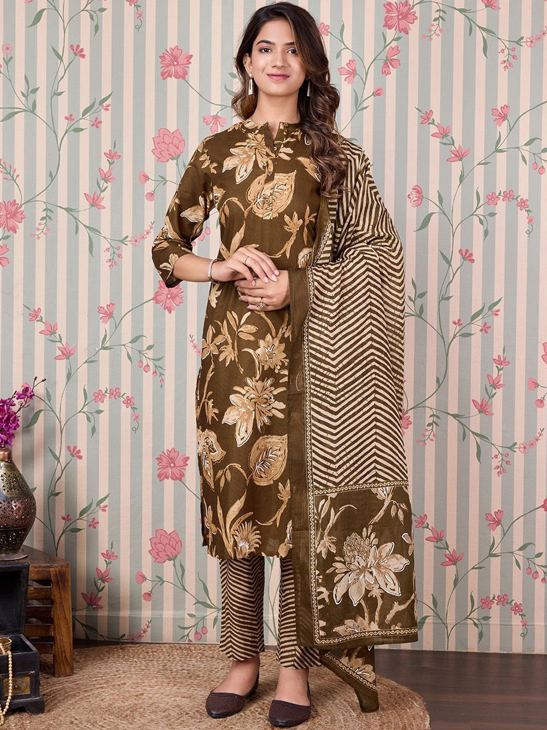 Ode by House of Pataudi Floral Printed Regular Pure Cotton Kurta with Trousers & Dupatta - Distacart