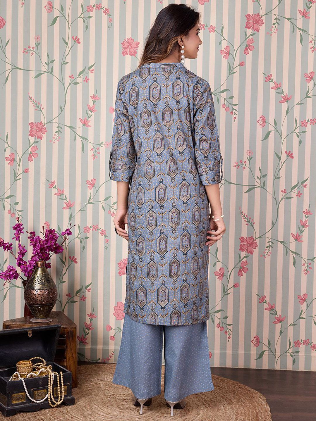 Ode by House of Pataudi Floral Printed Regular Pure Cotton Kurta with Trousers - Distacart