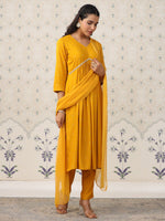 Thumbnail for Ode by House of Pataudi Geometric Printed Pleated Kurta & Trousers With Dupatta - Distacart