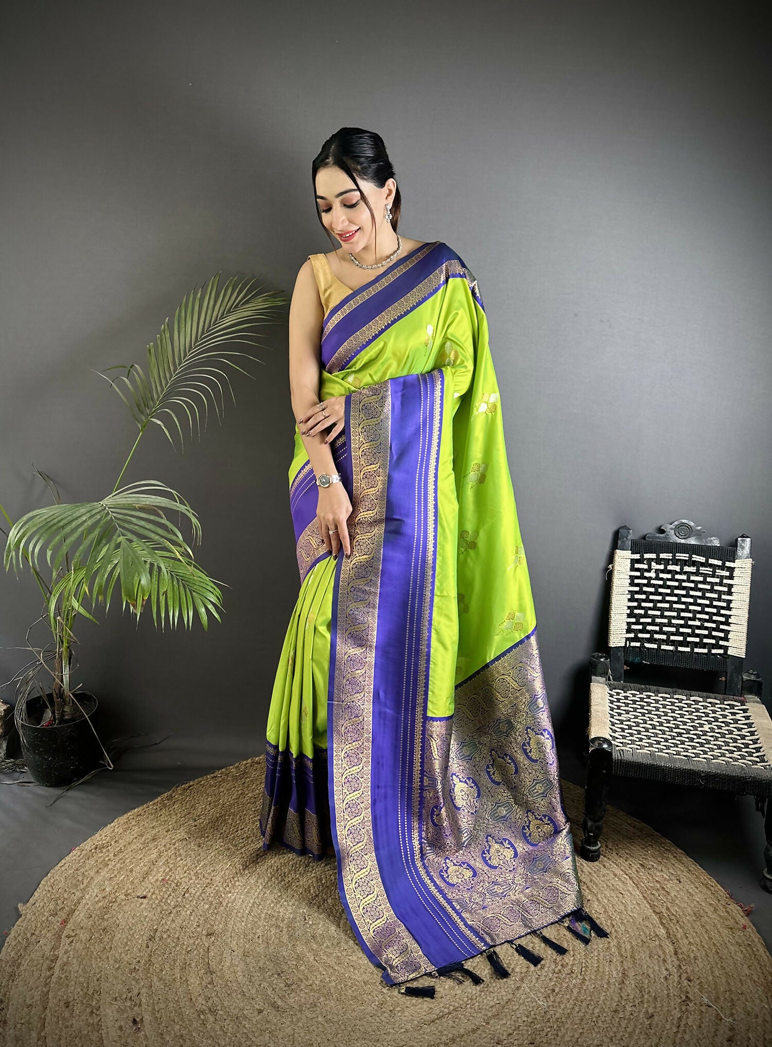Joban Fashion Light Green Banarasi Soft Silk Woven Saree - Distacart