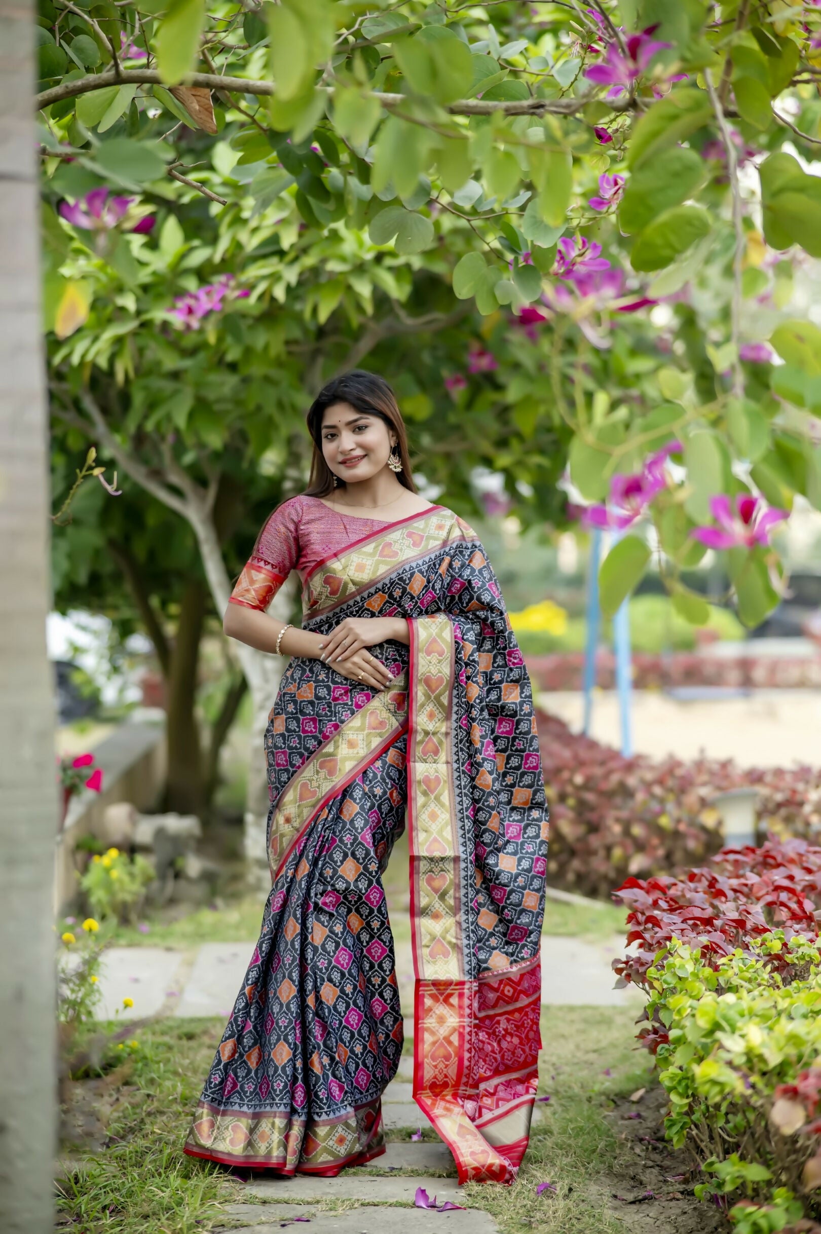 Vishnu Weaves Women's Black Banarasi Silk Saree with Blouse - Distacart