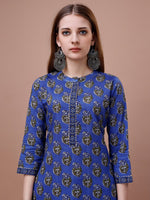 Thumbnail for Ode by House of Pataudi Floral Printed Pure Cotton Kurta With Trousers & Dupatta - Distacart