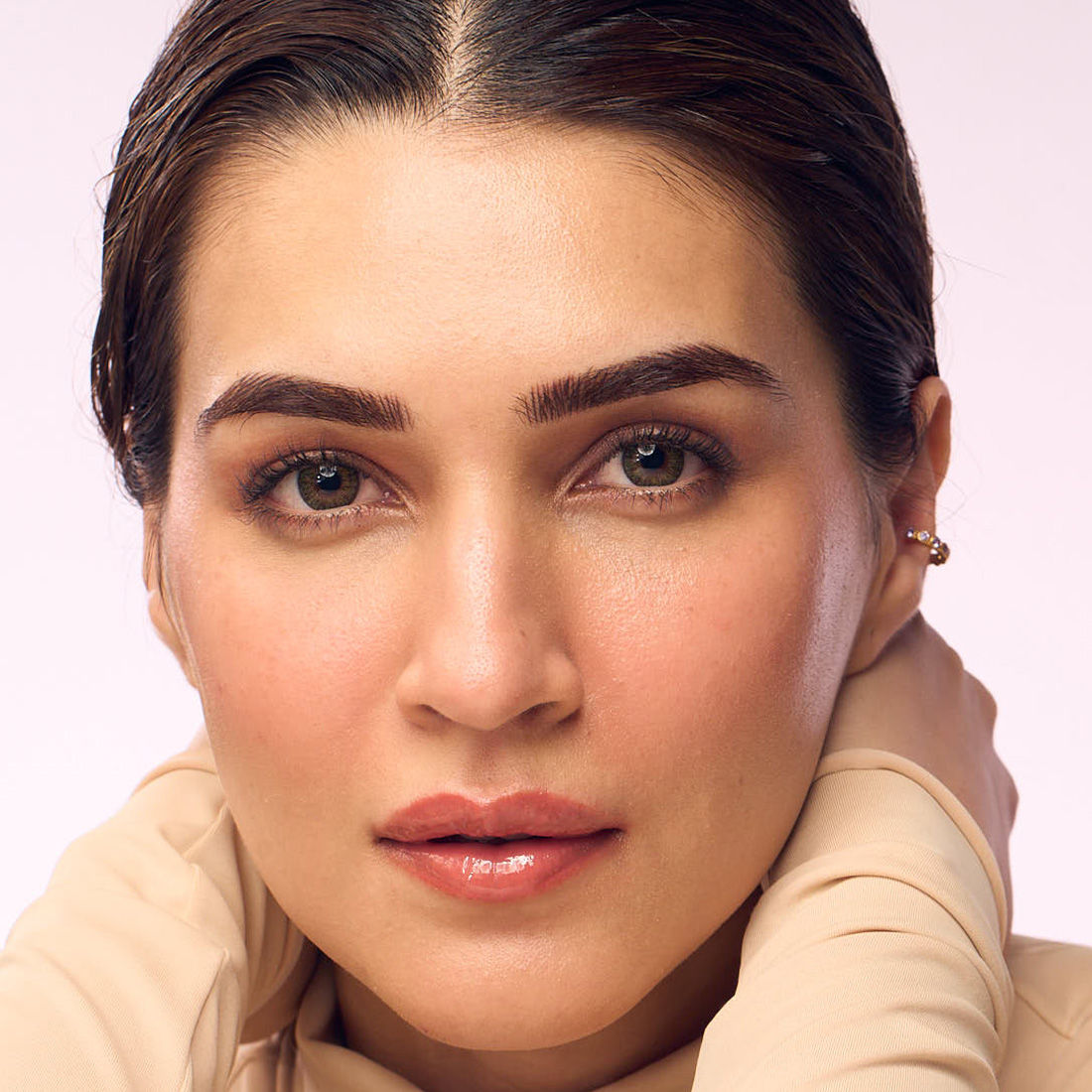 Hyphen By Kriti Sanon Hazel Vitamin Infused Peptide Lip Balm, Hydrate & Moisturize, Smoothen Lips & Repair Moisture Barrier - Distacart