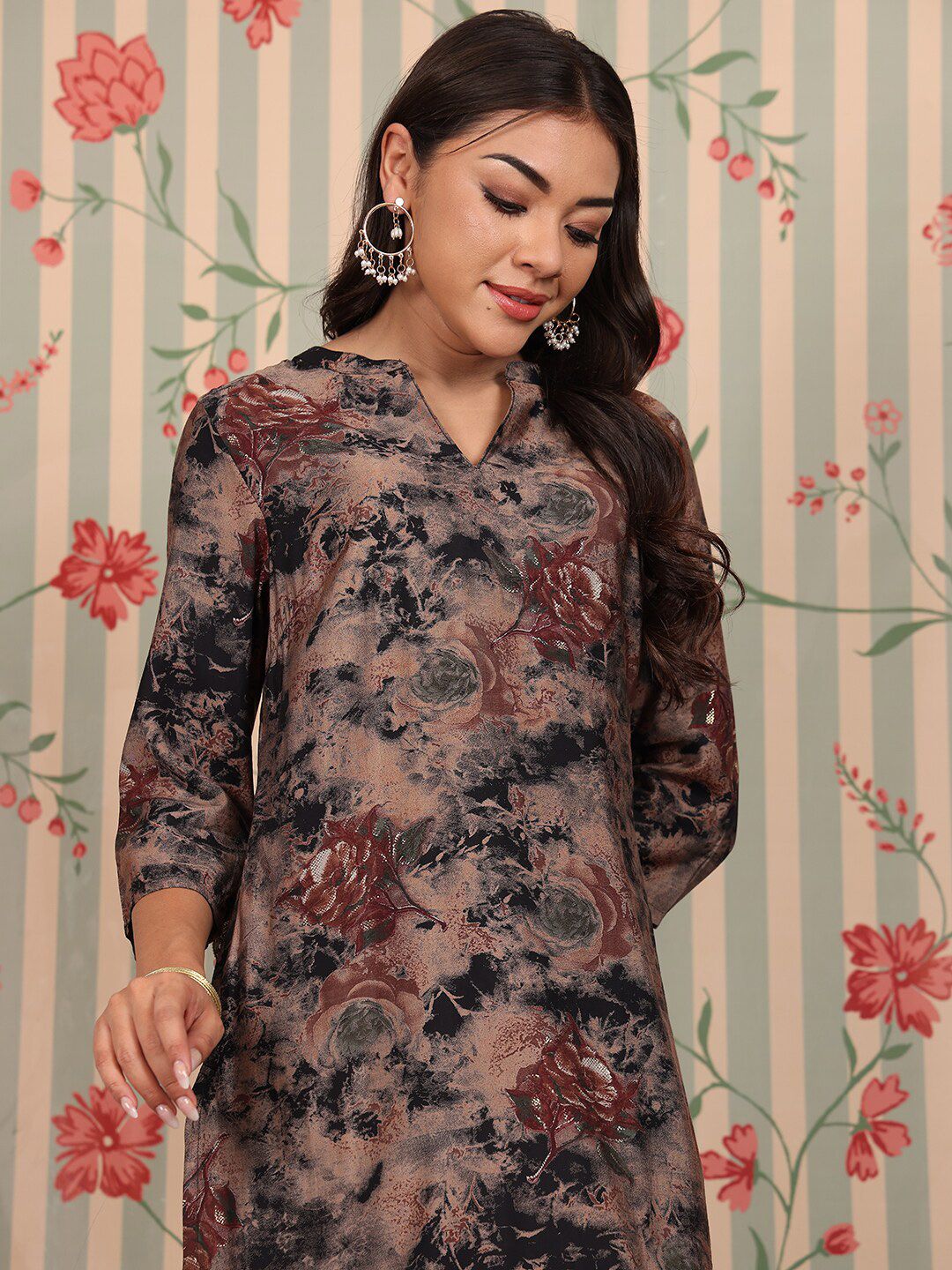 Ode by House of Pataudi Mandarin Collar Floral Printed Regular Chanderi Silk Kurta Set - Distacart