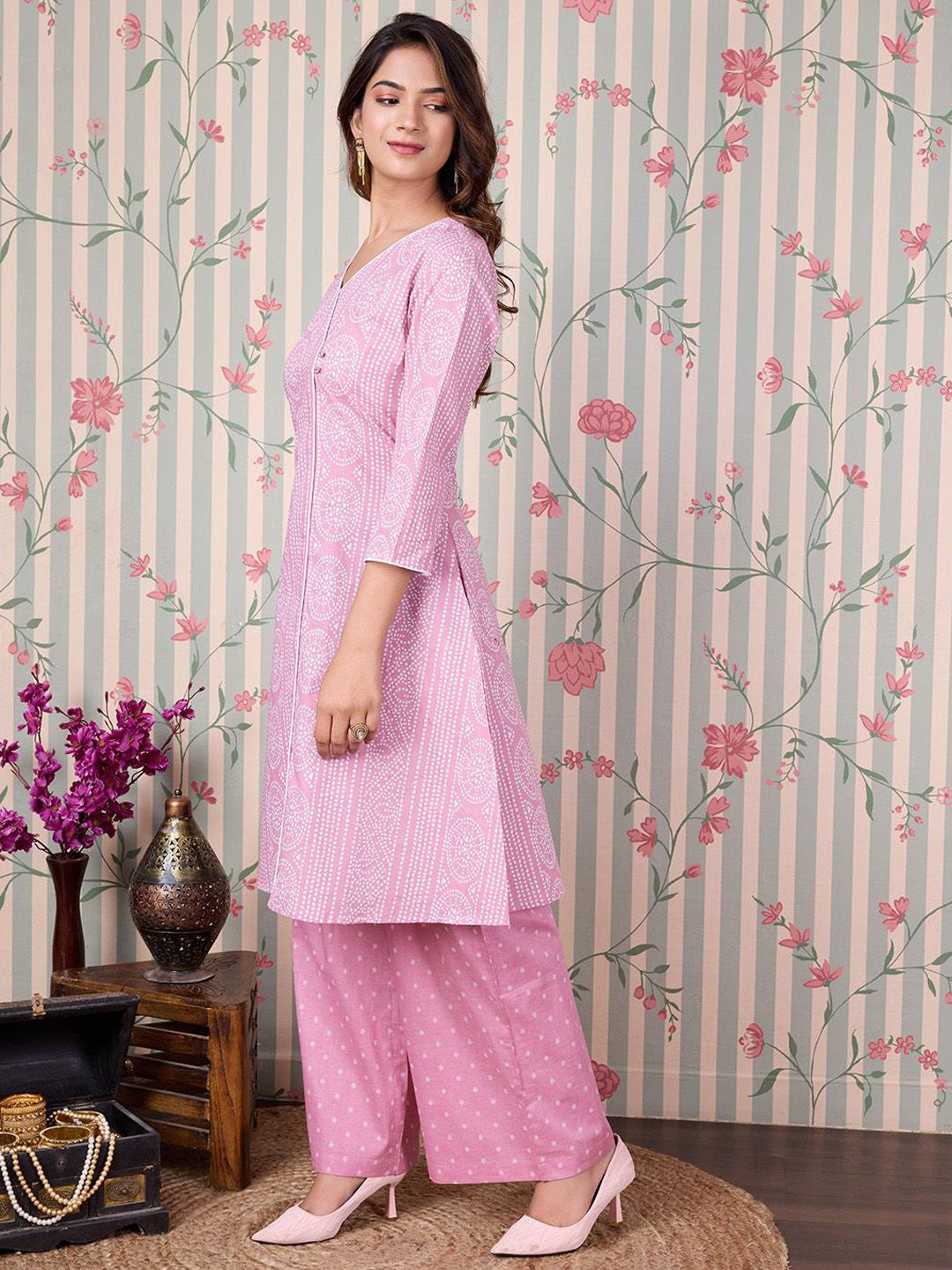 Ode by House of Pataudi Floral Printed Regular Pure Cotton Kurta with Trousers - Distacart