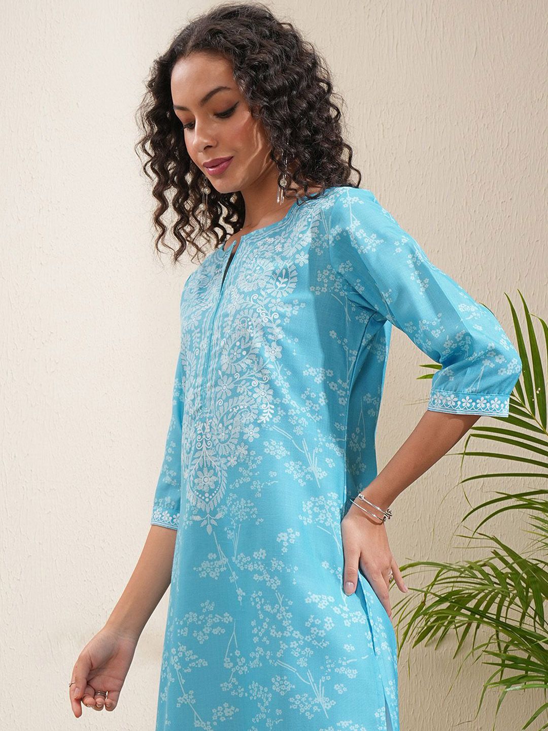Vishudh Blue Paisley Printed Notch Neck Straight Kurta