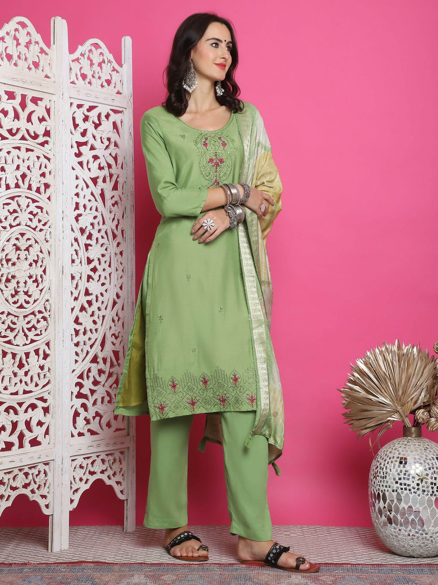 Jyoti Fashion Women's Green Muslin Floral Resham Embroidery Kurta with Trouser & Dupatta - Distacart