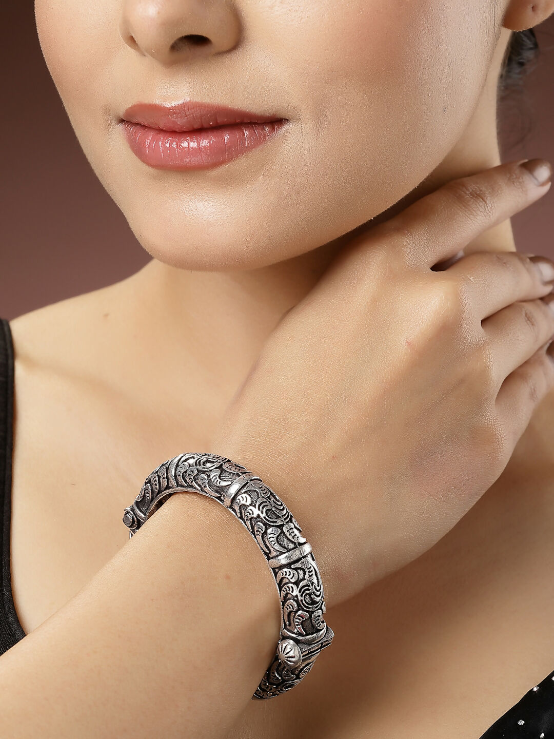 NVR Women's Silver-Toned German Silver Oxidised Kada Bangle - Distacart