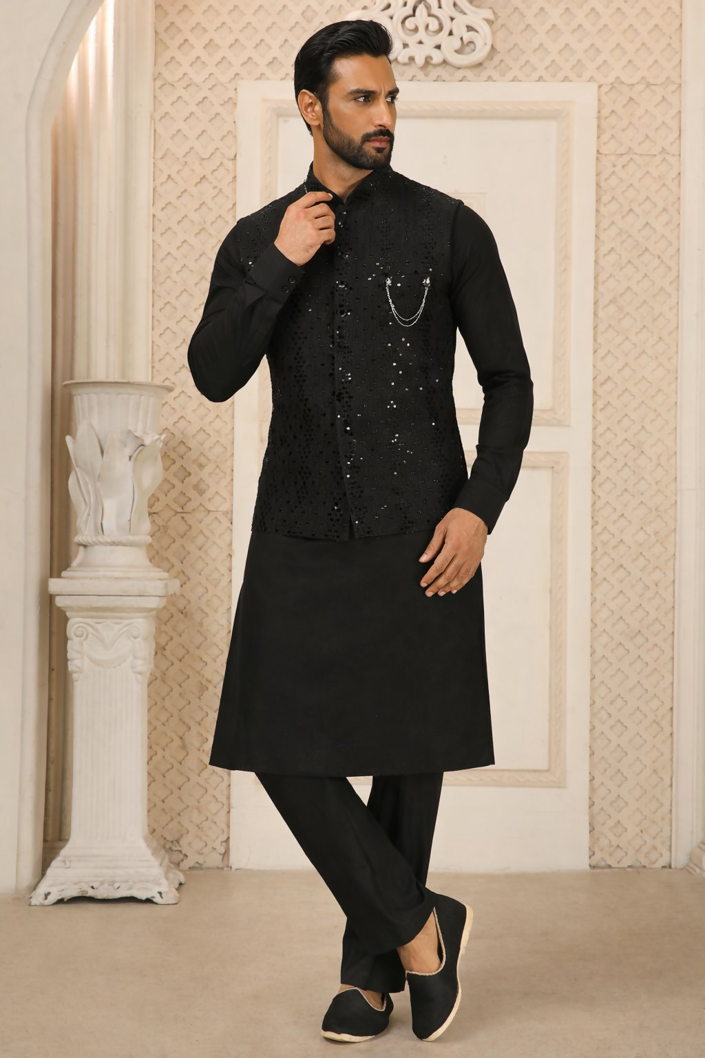 Jihu Culture Men's Black Zari Embroidery Work Kurta Set
