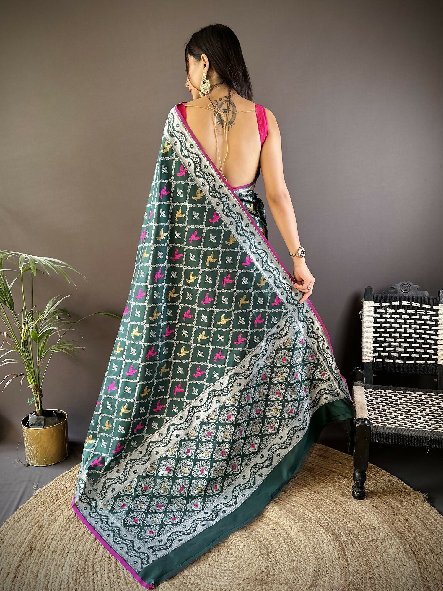 Joban Fashion Dark Green Jacquard Woven Pattern Lichi Soft Silk Banarasi Saree - Dista