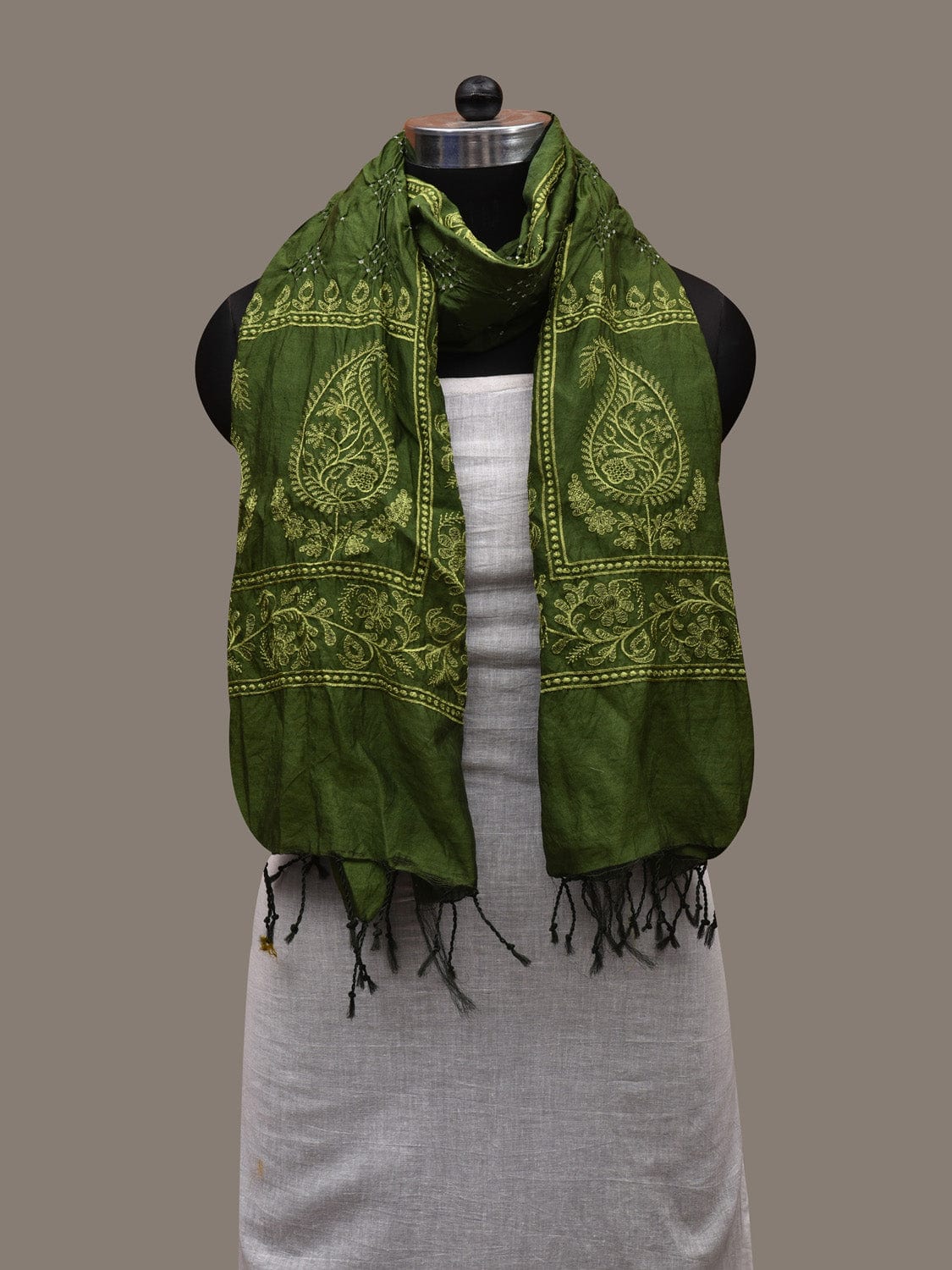 Green Bandhani Silk Handloom Stole with Mango Design - Global Threads - Distacart