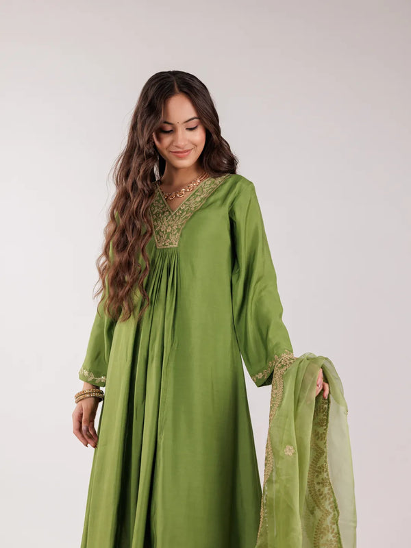 Yufta Green Silk Embroidered Kurta Dupatta Set