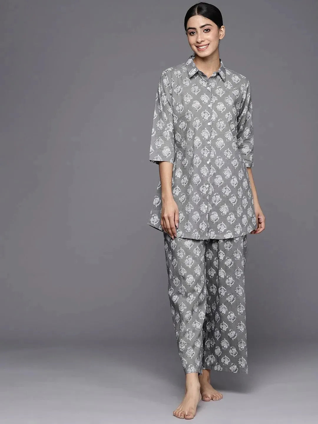 https://cdn.shopify.com/s/files/1/0341/4805/7228/files/grey-printed-cotton-night-suit-libas-2-27531313807510.jpg?v=1738657045