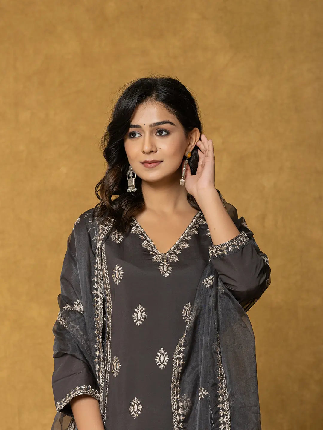 Yufta Grey Silk Kurta Dupatta Pant Set