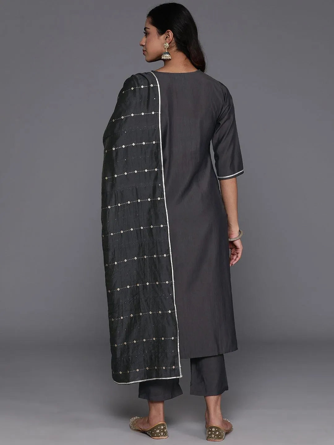 https://cdn.shopify.com/s/files/1/0341/4805/7228/files/grey-yoke-design-silk-blend-straight-kurta-with-trousers-and-dupatta-libas-4-27917919551638.jpg?v=1739541539