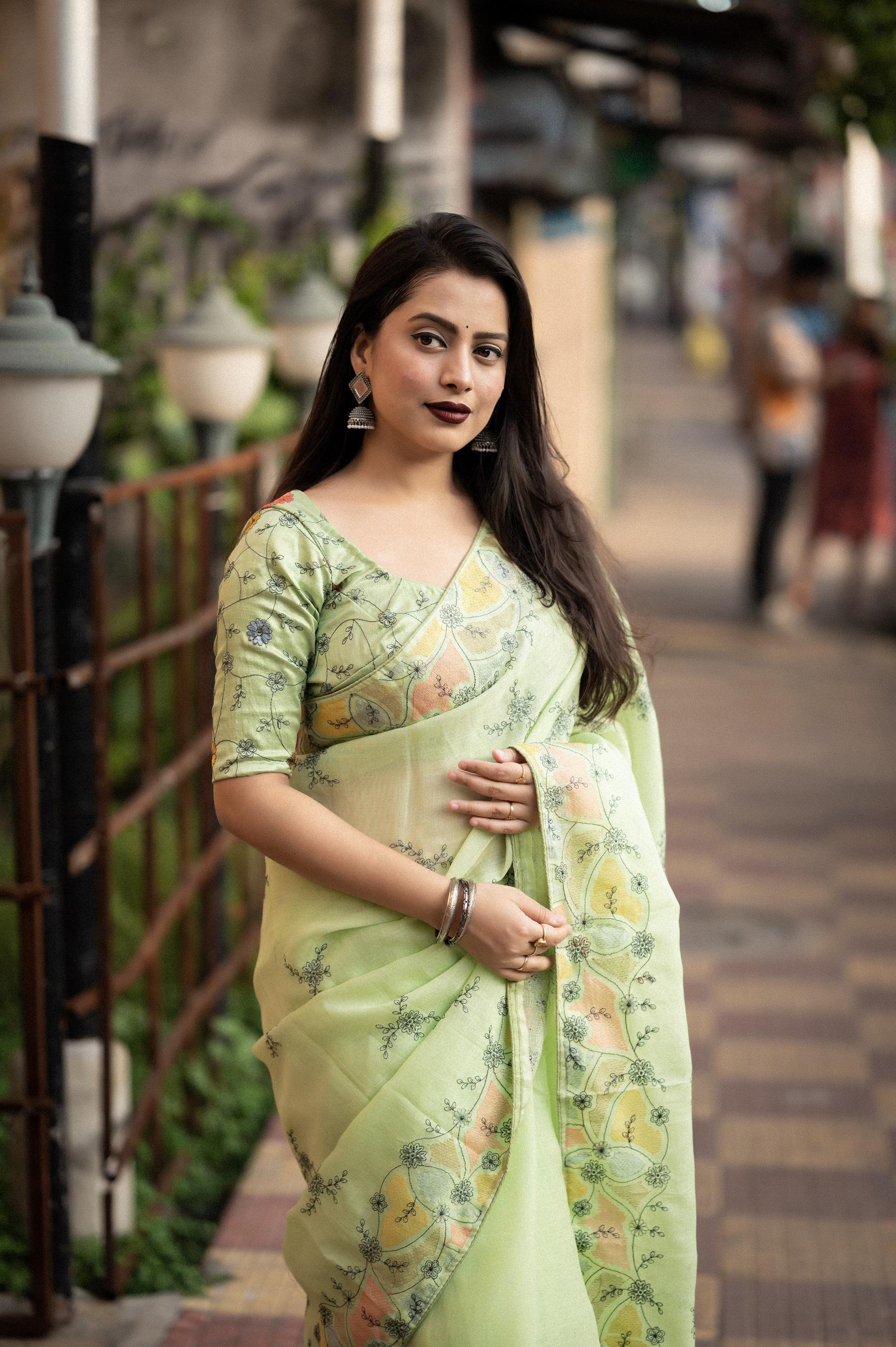 Green Pure Linen Ethnic Motifs Saree with Unstitched Blouse - A2M - Distacart