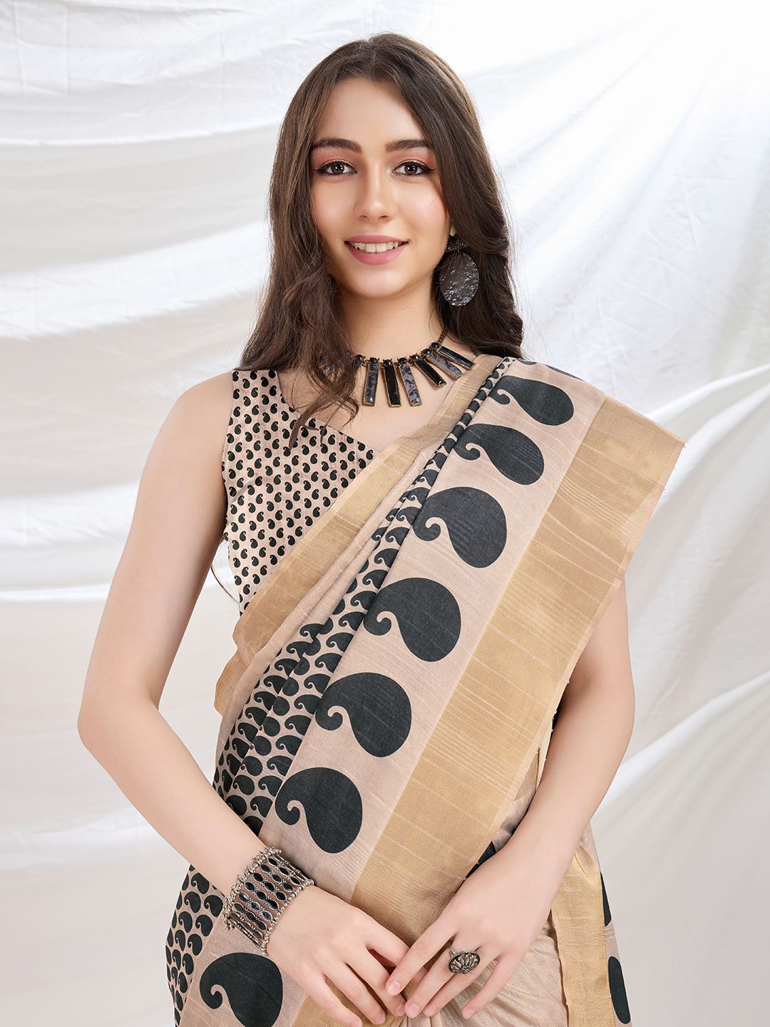 Mitera Paisley Silk Blend Saree - Distacart