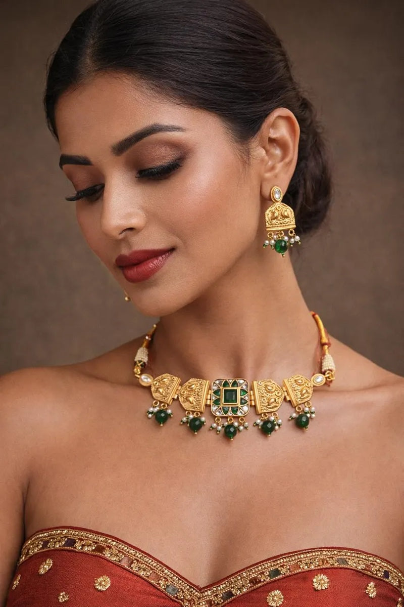 Vastrabhushan Emerald Green Kundan Choker Set | Gold Indian Bridal Jewelry - Dista