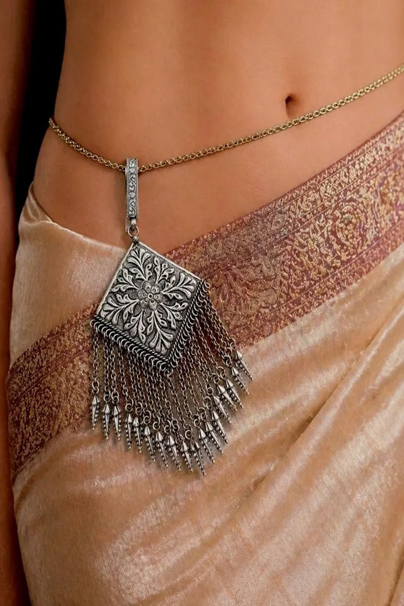 Vastrabhushan Oxidized Silver Saree Chabi Challa | Single Layer Waist Keychain - Dista