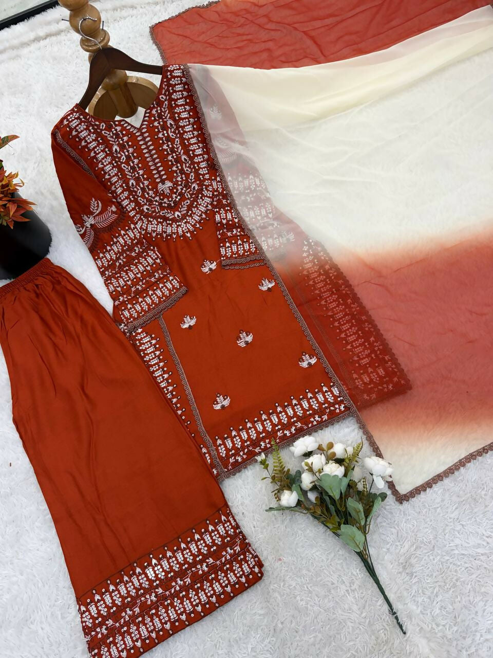 Teeya Creation Womens Trendy Stylish Embroidery Thread Work Kurta Set - Dista