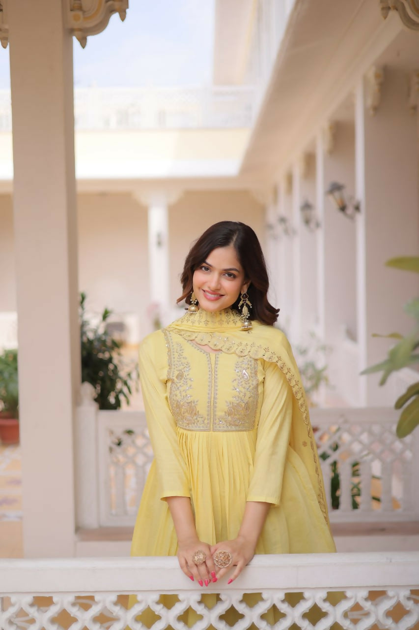 Teeya Creation Womens New Mul Chanderi With Beads Embroidery-Work Kurta Set - Dista