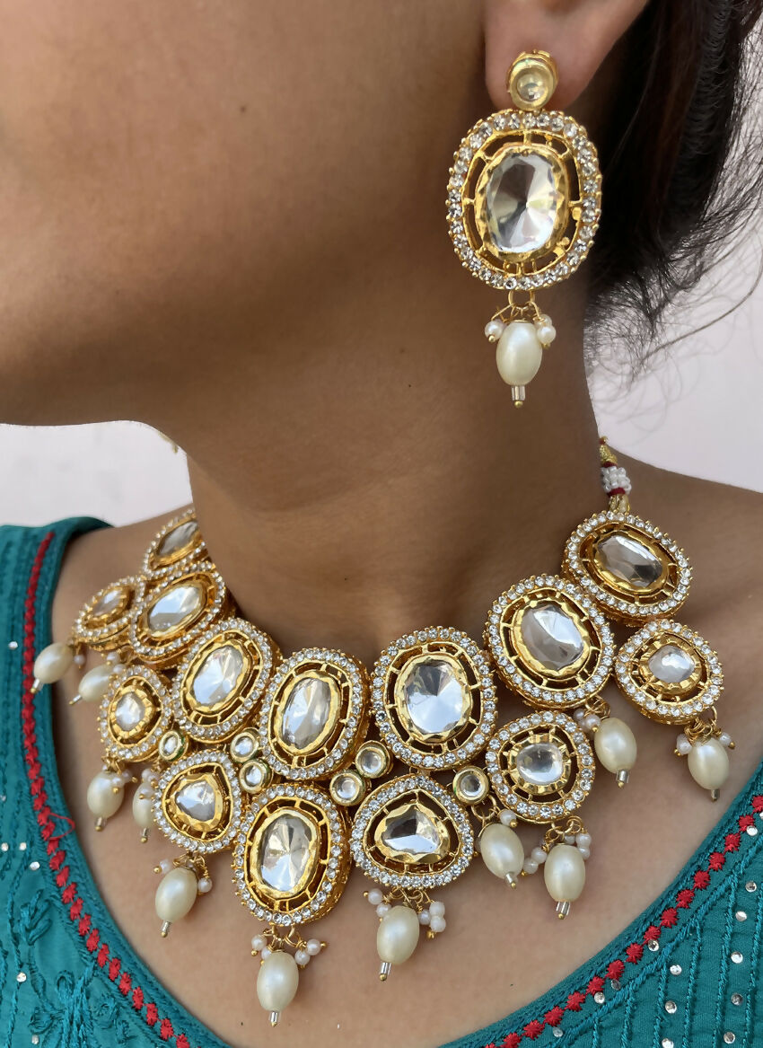 Joban Fashion Hand Made High Quality Gold Plated Base Metal Alloy Kundan Stone Studded Kundan Jewellery Set