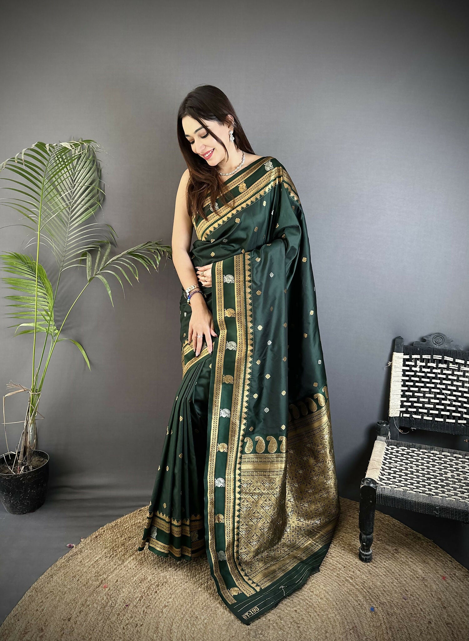 Joban Fashion Dark Green Banarasi Soft Silk Woven Saree