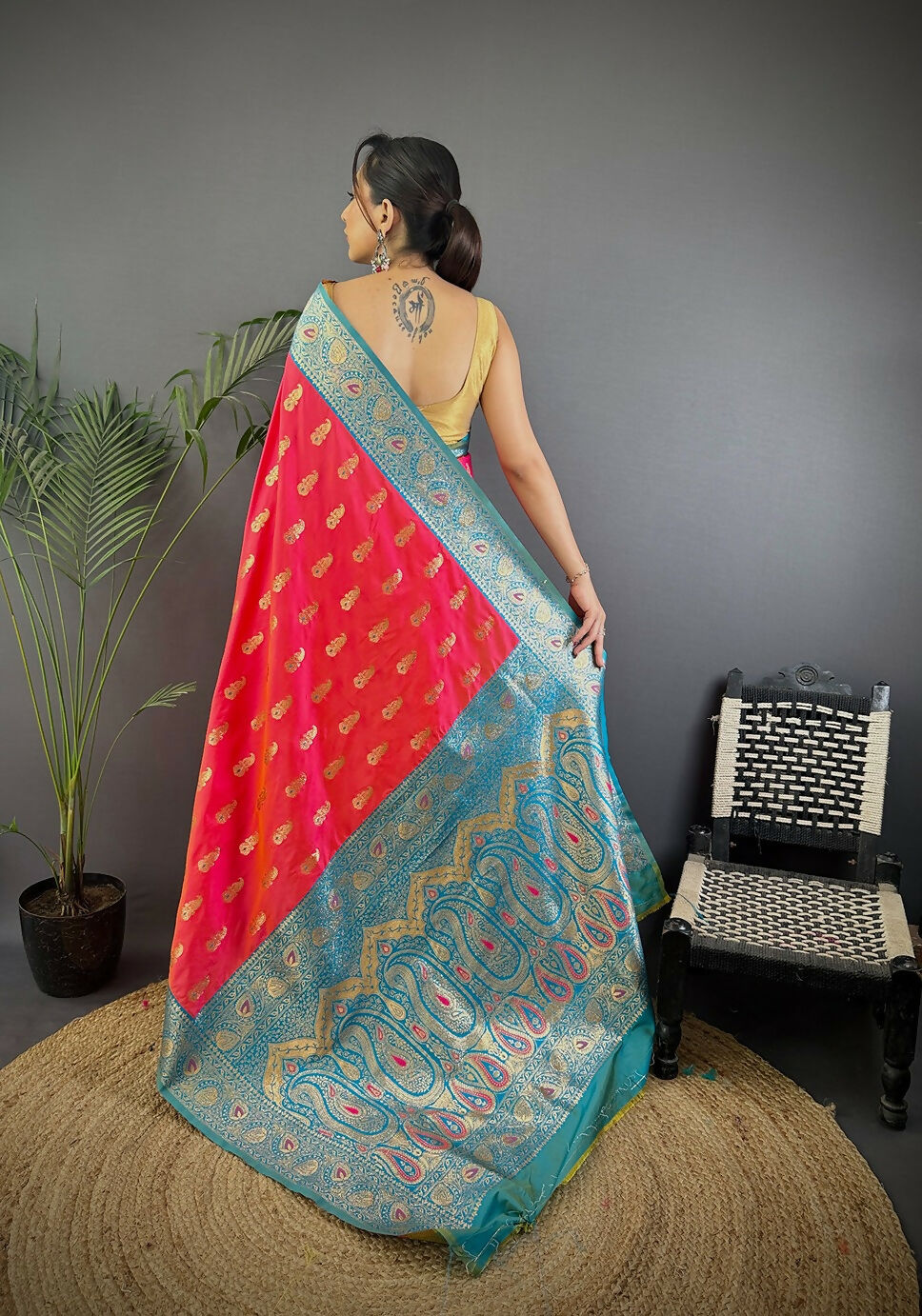 Joban Fashion Banarasi Pink Woven Butti Soft Silk Saree